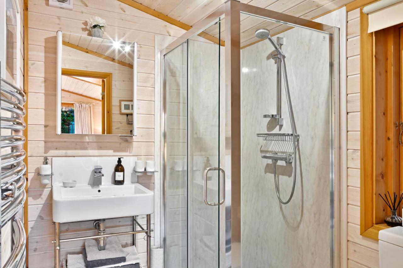 The Lodge - Luxury Lodge With Super King Size Bed, Kitchen & Shower Room Hurstpierpoint Exterior foto
